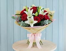 Букет цветов из:  Лилии и Розы в Железногорске-Илимском