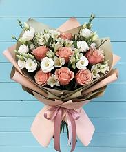 Букет цветов из:  Розы, Альстромерии и Лизиантусы в Железногорске-Илимском