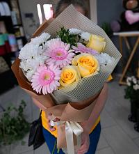 Букет цветов из:  Герберы, Розы и Хризантемы в Железногорске-Илимском