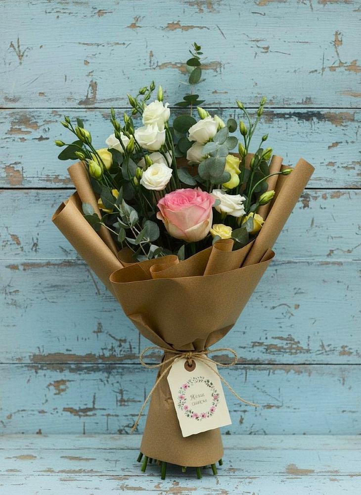 Букет цветов из: Розы и Лизиантусы в Железногорске-Илимском