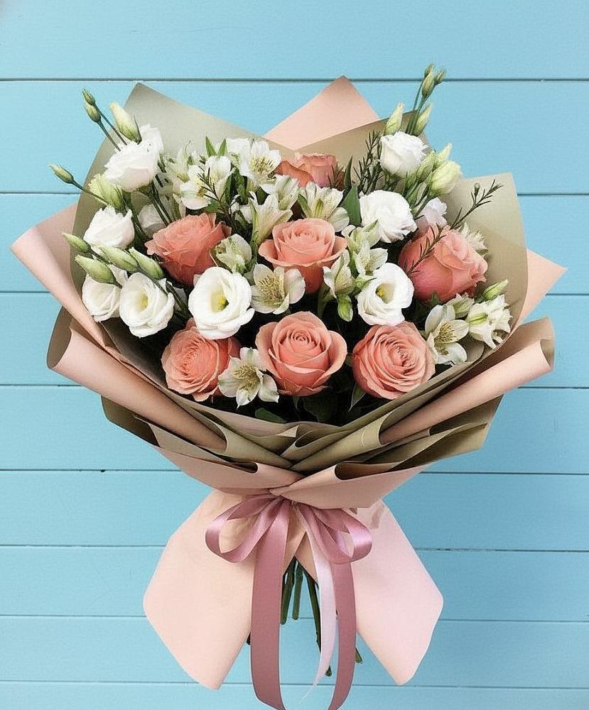 Букет цветов из: Розы, Альстромерии и Лизиантусы в Железногорске-Илимском