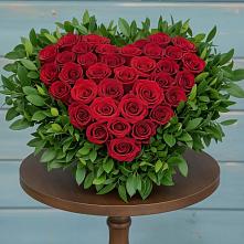 Цветочная композиция из Розы в виде сердца в Железногорске-Илимском