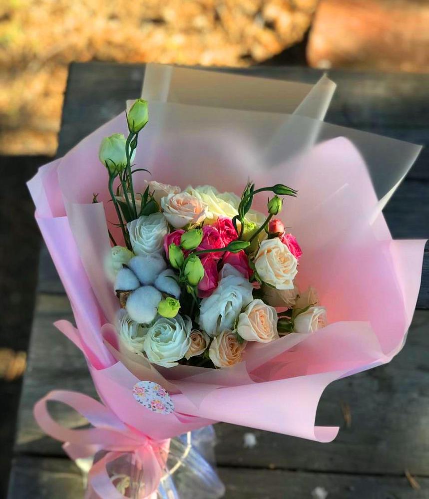 Букет цветов из: Розы и Лизиантусы в Железногорске-Илимском