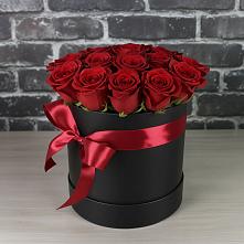 Цветочная композиция из Розы в шляпной коробке в Железногорске-Илимском