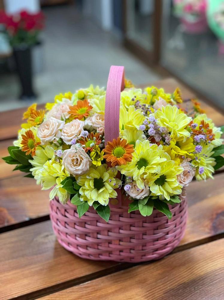 Цветочная композиция из Хризантемы и Розы в корзине в Железногорске-Илимском