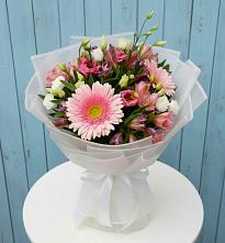 Букет цветов из:  Герберы, Альстромерии и Лизиантусы в Железногорске-Илимском
