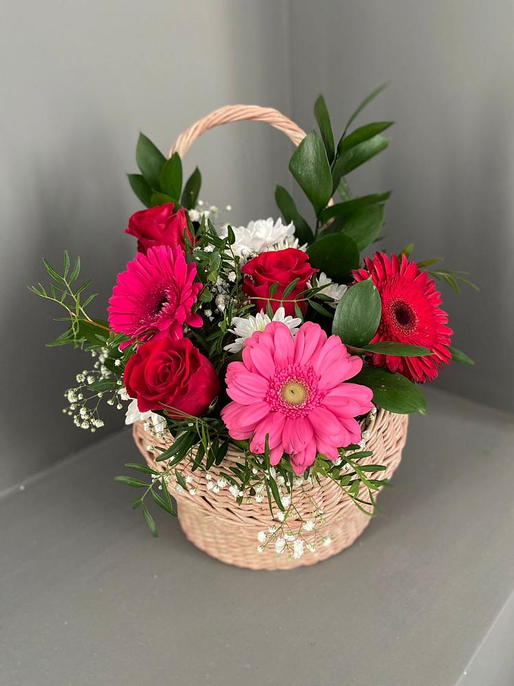 Цветочная композиция из Розы, Хризантемы и Герберы в корзине в Железногорске-Илимском