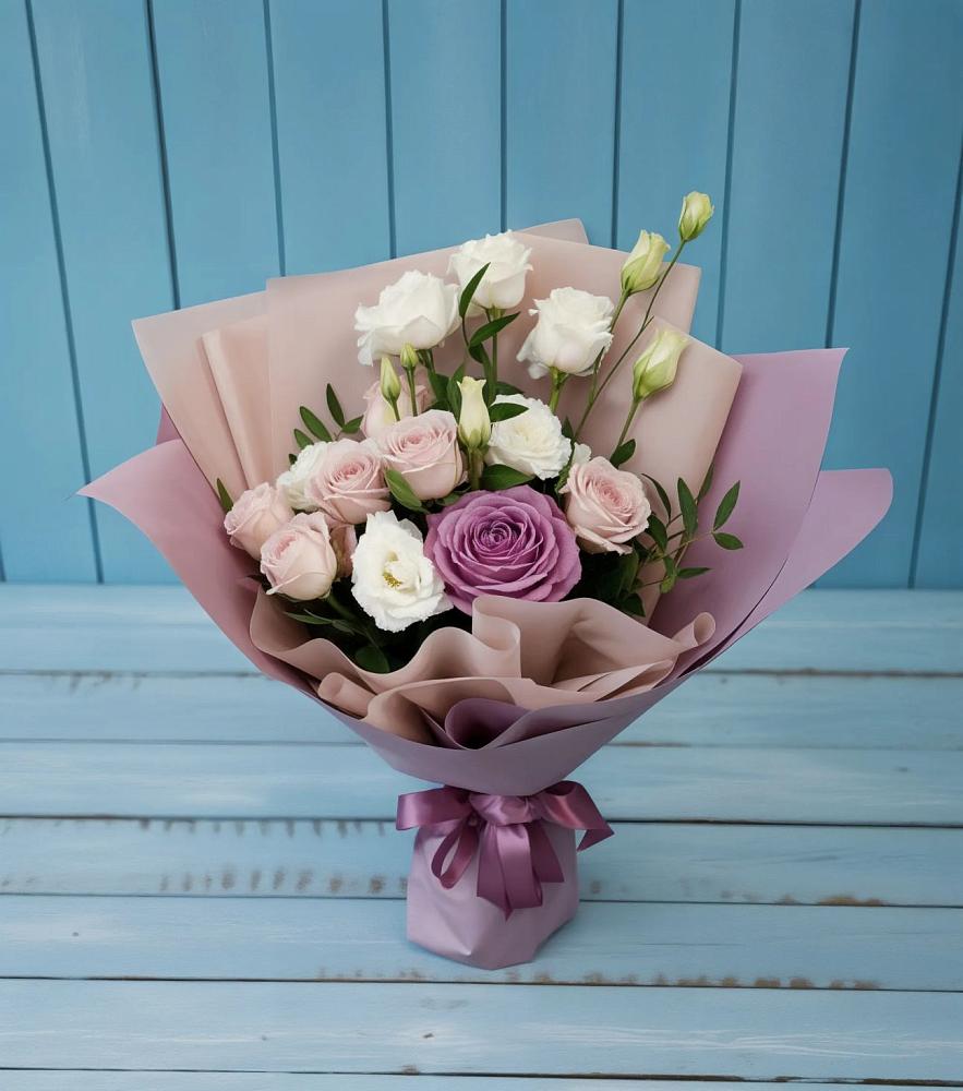 Букет цветов из: Розы и Лизиантусы в Железногорске-Илимском